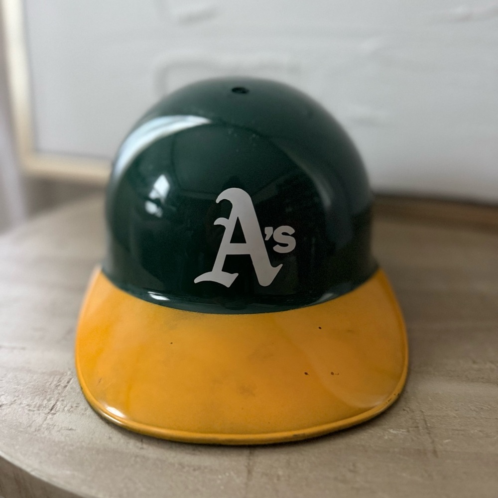MLB Oakland Athletics A’s full size batting helmet baseball VTG souvenir 60s cap